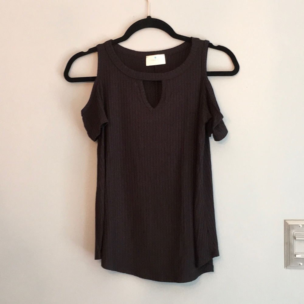 NWOT Ribbed Knit Cold Shoulder Keyhole Sz S